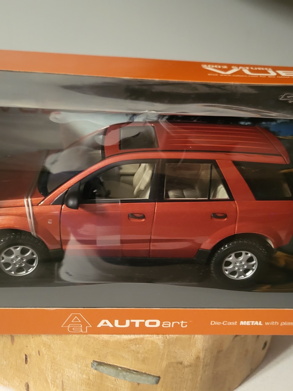 AUTOart 2002 Saturn Vue Dealer Diecast Car Metallic Orange 1:18 Scale Vintage